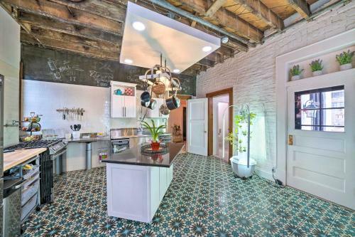 Lavish Columbus Villa With Gym, Spa And Speakeasy