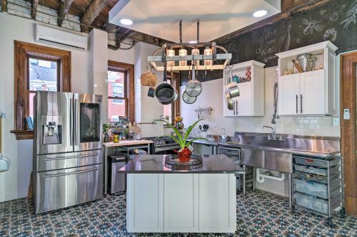 Lavish Columbus Villa With Gym, Spa And Speakeasy