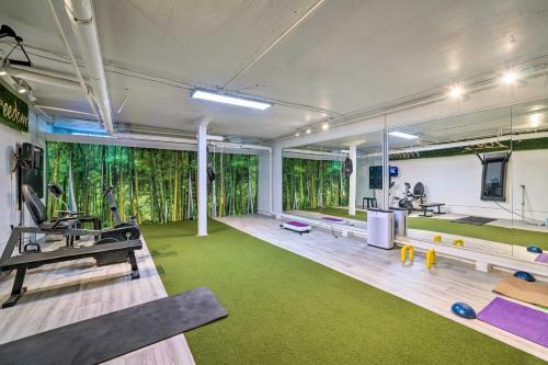 Lavish Columbus Villa With Gym, Spa And Speakeasy
