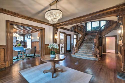 Lavish Columbus Villa With Gym, Spa And Speakeasy