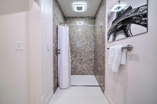 Lavish Columbus Villa With Gym, Spa And Speakeasy