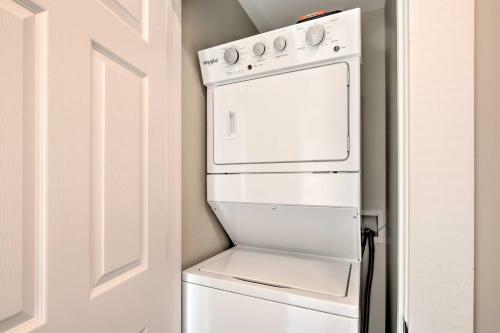 Ideally Located Penne Place With Deck And Grill