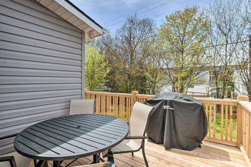 Ideally Located Penne Place With Deck And Grill