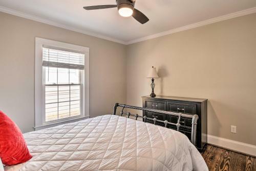 Ideally Located Penne Place With Deck And Grill