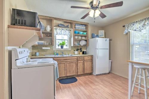 Coastal Aransas Pass Cottage About 9 Mi To Beach!