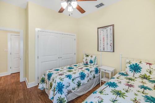 Jones N By The Beach - Golf Cart Included!