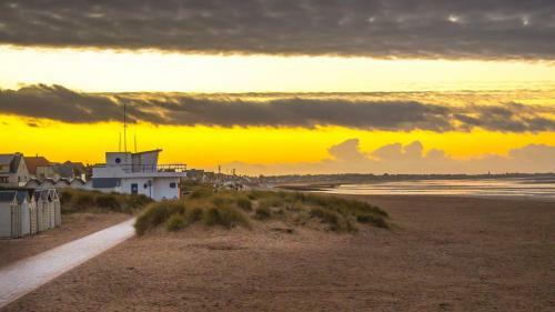 Villa Maison De Bourg � Ouistreham � 2 Pas De La Mer