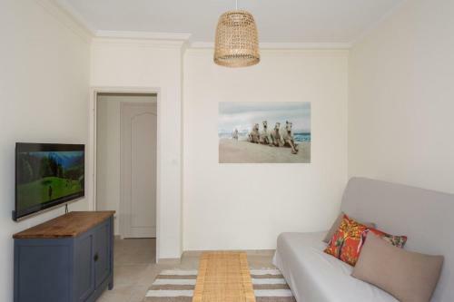 Villa De Charme Avec Piscine Chauff�e & Cigales