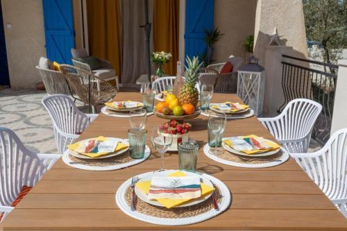 Villa De Charme Avec Piscine Chauff�e & Cigales