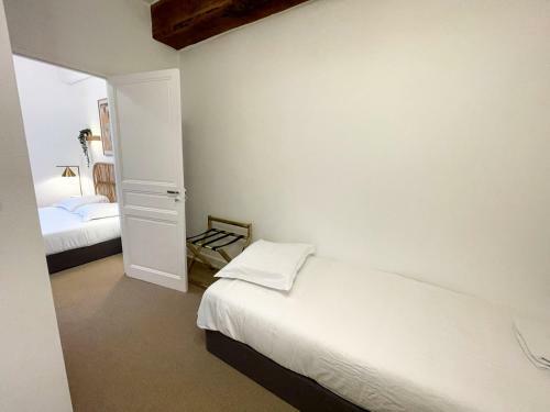 Hostal Maison Des Fleurs