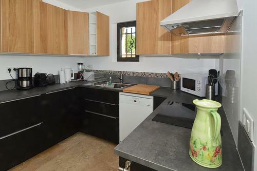 Beautiful House With Garden- Pool- Terrace-wifi