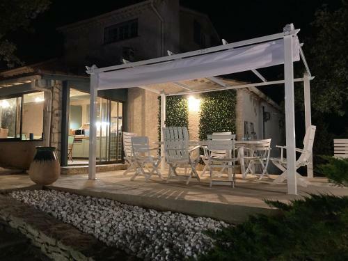 Belle Villa Proven�ale Avec Piscine Class�e 4 �toiles