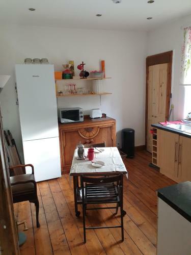 "but N Ben" Middleton Street Apartment