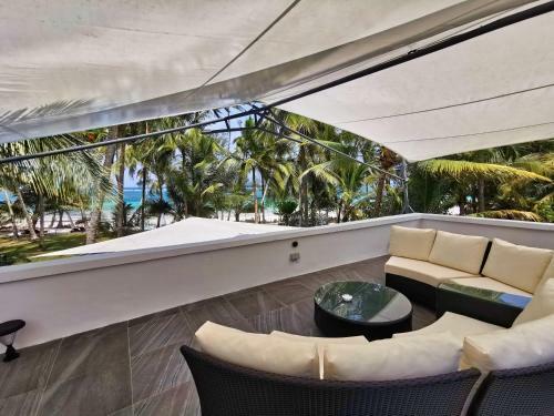 Hotel Searenity Beach Villa