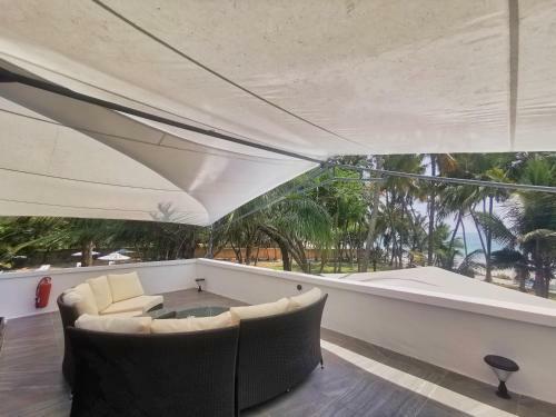 Hotel Searenity Beach Villa