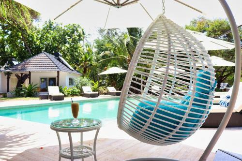 Hotel Searenity Beach Villa