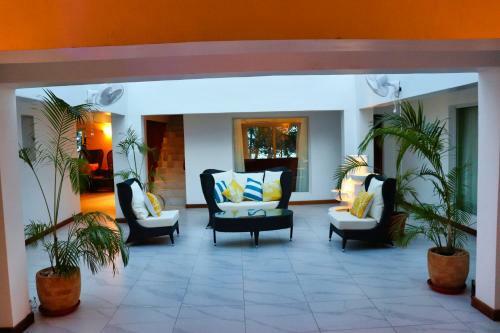 Hotel Searenity Beach Villa