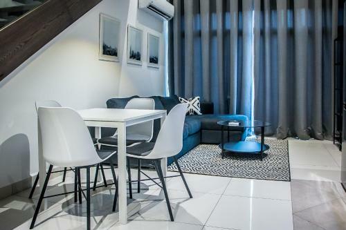 Embassy Gardens By Woodbury Luxury Apartments