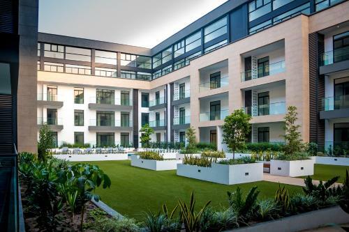 Embassy Gardens By Woodbury Luxury Apartments