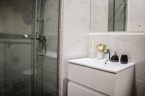 Embassy Gardens By Woodbury Luxury Apartments