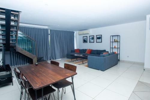 Embassy Gardens By Woodbury Luxury Apartments