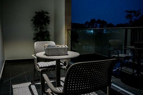 Embassy Gardens By Woodbury Luxury Apartments