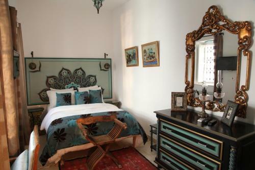 Hostal El Patio Courtyard House