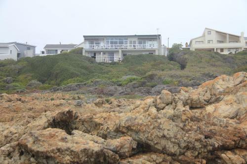 Bed & Breakfast On The Rocks