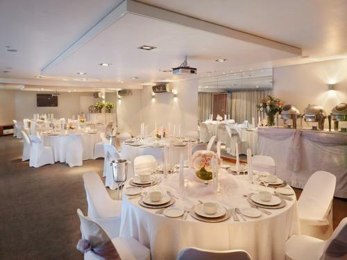 Hotel First Group The Palace All-suite