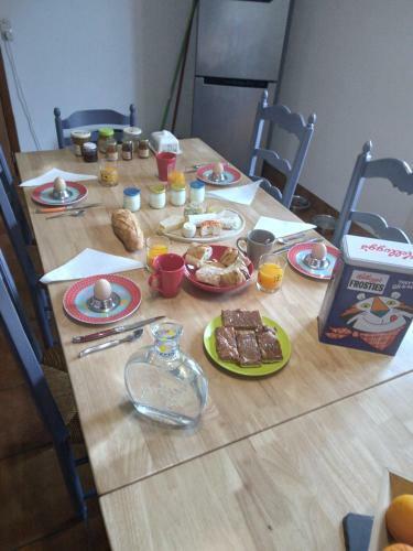 Hostal Room In Bb - Breakfast Included Ten Minutes From Lac De La Raviege 2