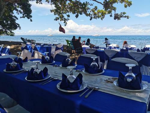 Glamping Dome Dauin Beach + Dive Resort