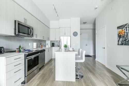 Apartamento Prime Location! Bright And Spacious 1br Condo With Large Balcony!