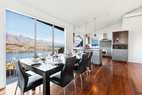 Paradise Peaks - Queenstown Holiday Home