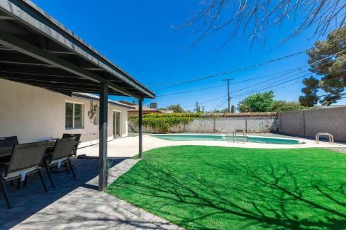 Stylish Tempe Remodeled Home With Pool