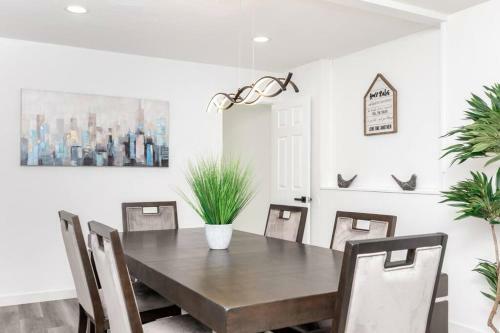 Stylish Tempe Remodeled Home With Pool
