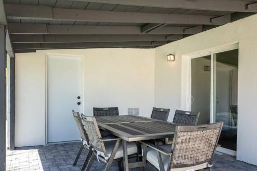 Stylish Tempe Remodeled Home With Pool