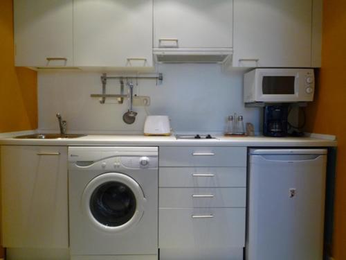 Dflat Escultor Madrid Apartments