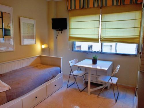 Dflat Escultor Madrid Apartments