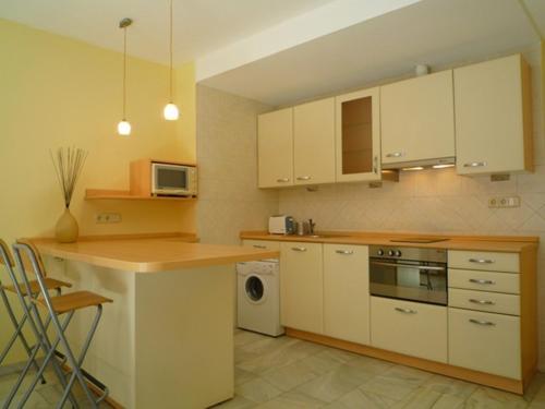 Dflat Escultor Madrid Apartments