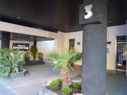 Dflat Escultor Madrid Apartments