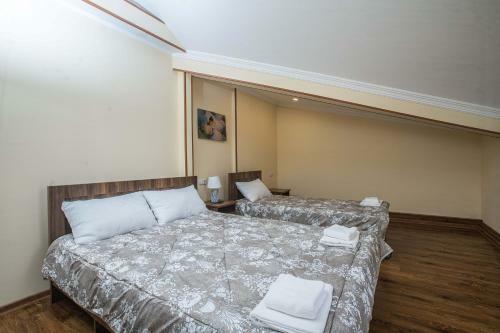 Hotel Telav Holl
