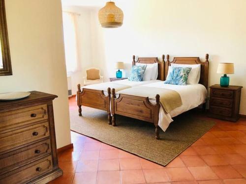 Villa Quinta Encantadora Com Piscina E Espa�os Verdes