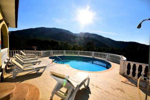 5 Star Villa With 4 Bedrooms, Dalaman Villa 1049