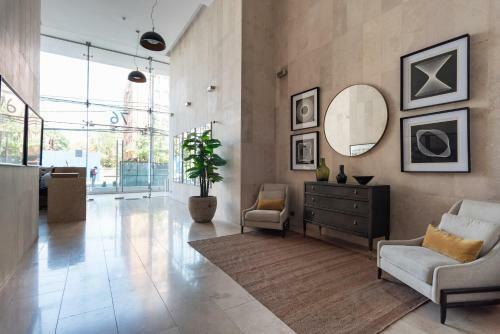 Apartamento Uptown Eclectic 1br W/ Wifi, Pool, Parking & Metro