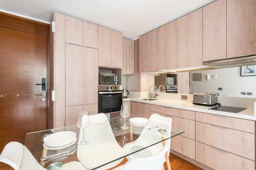 Apartamento Uptown Eclectic 1br W/ Wifi, Pool, Parking & Metro