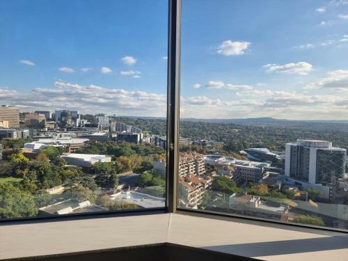 Sandton Skye 3 Bed Exclusive Apartment