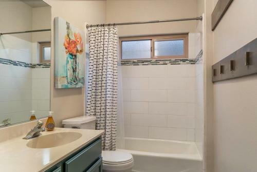 Family Friendly Beach House With Open Living Space