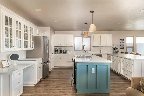 Family Friendly Beach House With Open Living Space