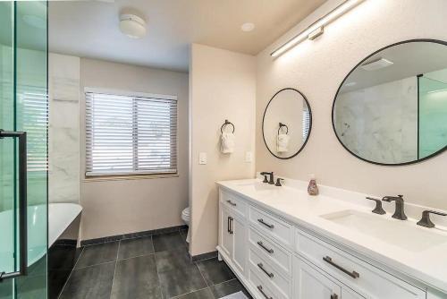 Family Friendly Beach House With Open Living Space