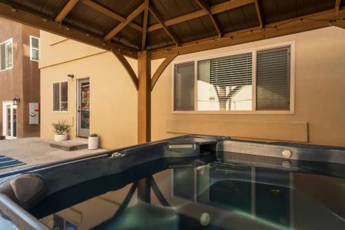 Family Friendly Beach House With Open Living Space